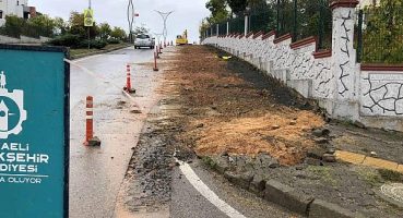 17 Ağustos Bulvarında kaldırım yenileme ve otopark yapılıyor