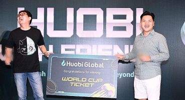 Huobi Global’in Kurucu Ortağı Du Jun ve CEO’su Roy Zhu, Token 2049 Singapur’daki açılış öncesi partisinde birer konuşma yaptı