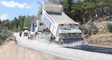 4 İlçede 24 Mahallenin Yolları Yapıldı