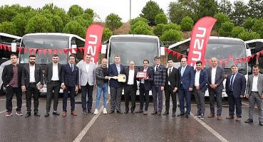 Anadolu Isuzu Yetkili Satıcısı Enke Otomotiv’den Ofses Turizm’e 15 adet Novo Lüx midibüs teslimatı