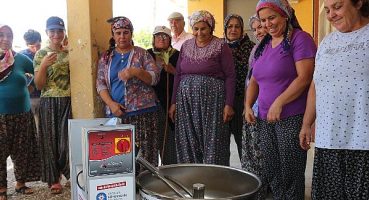 Antalya Büyükşehir’den Serik’e hamur yoğurma makinesi desteği