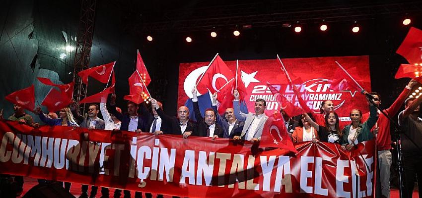 antalyada-muhtesem-cumhuriyet-coskusu.jpg
