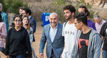 Başkan Soyer Gençler Suyu Konuşuyor temalı gençlik kampını ziyaret etti