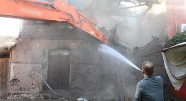 Burhaniye Metruk Binalardan Kurtuluyor