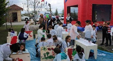 Çocuklar sevimli patilerle buluştu