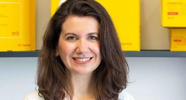 Denizden Şahika Ercümen’in eliyle çıkan atıklar, Seçkin Pirim tasarımı ile ödül heykeline dönüşüyor