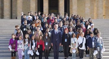 Gaziemirli çocuklar ve gençler Ata’sının huzurunda