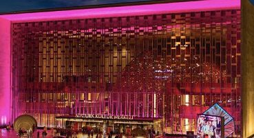 GE Healthcare, meme kanseriyle ilgili farkındalığı artırmak için AKM’yi pembe renkte ışıklandırıyor