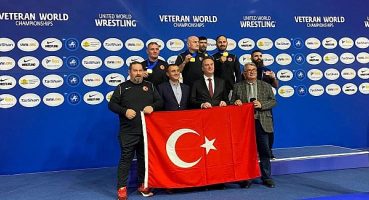 Güreşçiler Bulgaristan’da kürsünün zirvesinde