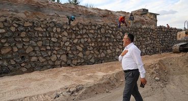 Kaldırım Mezarlığı Arkasında İstinat Duvarı Yapım Çalışması Başladı