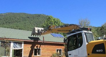 Orman arazisindeki kaçak ev yıkıldı