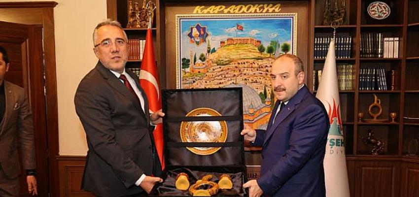 sanayi-ve-teknoloji-bakani-mustafa-varank-nevsehir-belediyesini-ziyaret-etti.jpg
