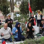 sehit-deniz-akdeniz-kabri-basinda-dualarla-anildi.jpg