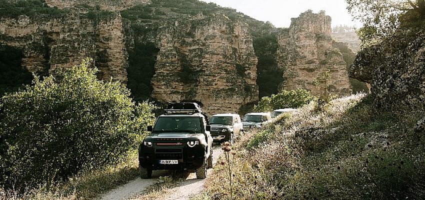 usakin-tarihi-ve-dogal-zenginliklerinde-defender-ile-heyecan-verici-bir-surus-deneyimi.jpg