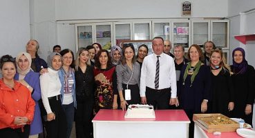 Bayraklı’da öğretmenlere coşkulu kutlama