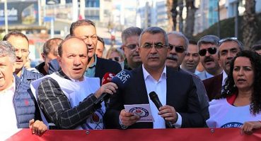 EĞİTİM-BİR-SEN İzmir Şubesinden Meslek Kanunu Eylemi