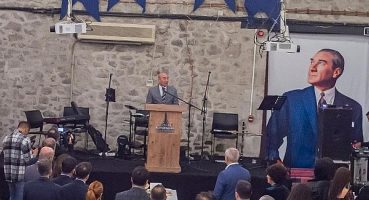 İzmir eğitimde de Türkiye’ye örnek olmak zorunda