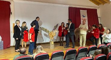 Öğrenciler topladıkları atıklardan heykel yaptı