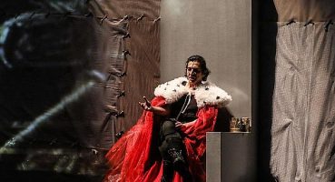 Okan Bayülgen Richard’ı Kapalı Gişe Oynuyor! Richard 14 Aralık’ta Yeniden Zorlu PSM’de