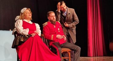 Sevgili Doktor Tiyatro Oyunu Tamamen Dolu Salona Oynandı