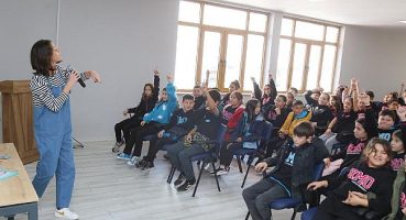 Yazar Naz Elkorek, Edremitli çocuklarla buluştu