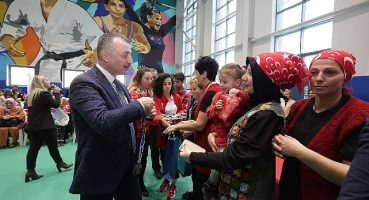 Başkan Büyükakın, kadınların voleybol heyecanına ortak oldu