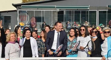 Çay saatinde tenis öğrenmeye ne dersiniz