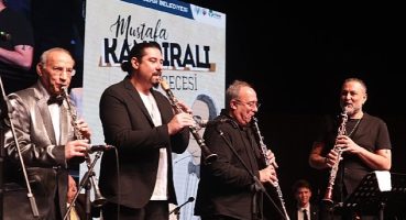 Mustafa Kandıralı'yı anma gecesinde yer yerinden oynadı