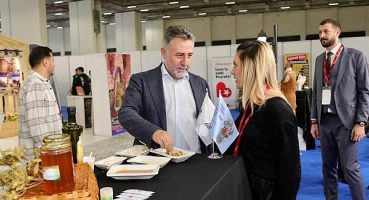 Turizm fuarında Bayraklı standına büyük ilgi