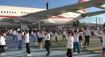 300 Öğrenci Ulu Önder Mustafa Kemal Atatürk'ün Havacılık ve Halk  Oyunları İle İlgili Sözlerini Okul Bahçesindeki Uçağın Gölgesinde Yapılan Etkinlikle Öğrendi