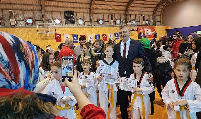 410-golcuk-belediyesi-taekwando-sporcusu-kusak-atladi.jpg