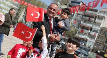 Gemlik Belediyesi'nden çocuklara karne hediyesi