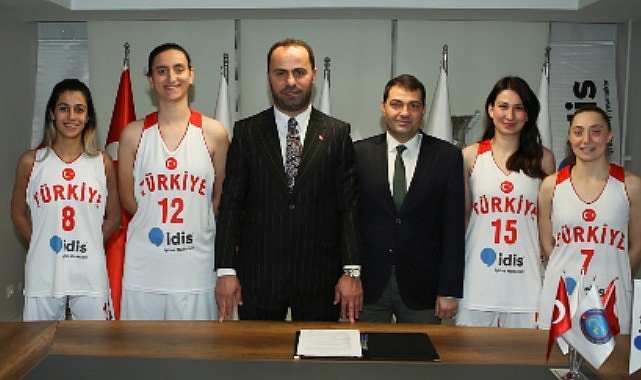 idis-isitme-merkezleri-isitme-engelliler-kadin-basketbol-milli-takiminin-yaninda.jpg