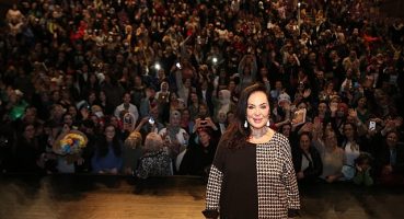 Küçükçekmece'de Türkan Şoray'a Sevgi Seli – ''Sultan'' Tezahüratları İle Karşılandı: Sevginin Adı Türkan Şoray