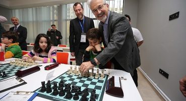 Satrançta hamleler şampiyonluk için yapıldı