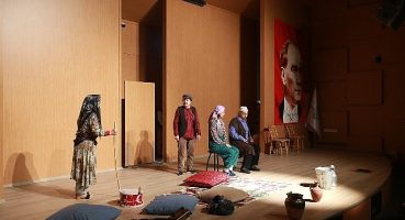 Semt merkezlerinden tiyatro sahnesine