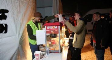 Kocaeli Şehir Tiyatroları'ndan depremzede çocuklara çizgi film gösterimi