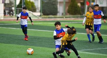 Yenişehir Belediyesi çocukları yeşil sahalarda buluşturdu