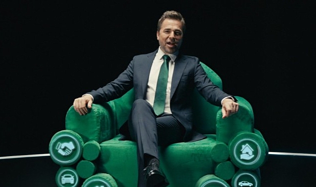 eminevimin-koltuk-cikan-yetenekli-finansman-kampanyasi-engin-altan-duzyatan-ile-yeni-reklam-filminde.jpg