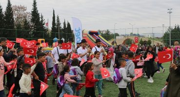 Koç Topluluğu Şirketleri ve Gönüllülerinden 23 Nisan Ulusal Egemenlik ve Çocuk Bayramı'nda Deprem Bölgesindeki Çocuklara Destek