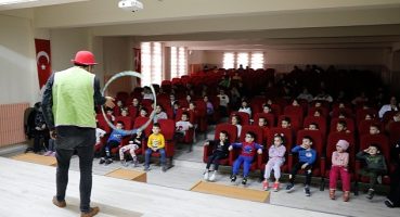 Nevşehir Belediyesi, deprem bölgesinden Nevşehir'e gelen çocuklara özel olarak okullarda yaptığı etkinliklerini sürdürüyor