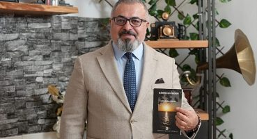 Ünlü türkücü Abdurrahman Delen, “Şairin Dilinden” adlı ilk kitabının gelirlerini depremzedelere bağışlayacak