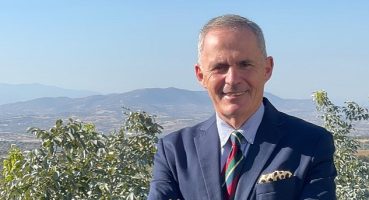 Ceviz Üreticileri Derneği 3'üncü Olağan Genel Kurulu gerçekleşti Ömer Ergüder, yeniden başkan seçildi