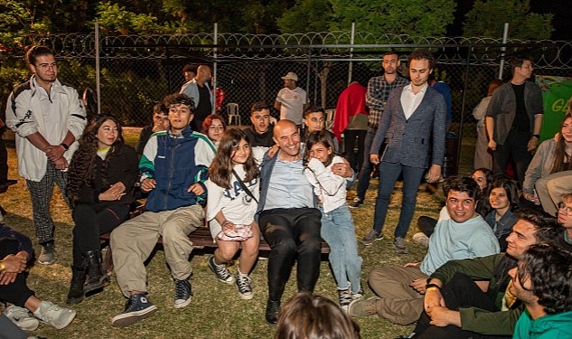 izmirde-genclik-festivali-heyecani-baskan-soyer-cadir-kampta-gencleri-ziyaret-etti.jpg
