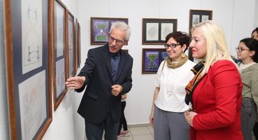 Küçüklerden mesaj dolu çizgiler