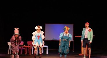 “Soytarılar Okulu” İzmirli çocuklarla buluştu