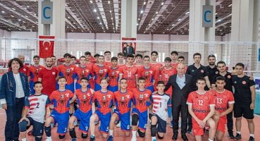 Voleybol Altyapılar Türkiye Şampiyonası İzmir'de sürüyor Başkan Soyer: Her yıl ev sahipliği yapabiliriz