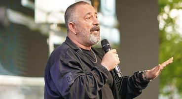 Cem Yılmaz YBY Woods Gençlik Festivali'nde Hem Sanata Hem Kahkahalara Doyurdu