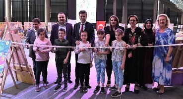 Minik ressamlar yaptıkları resimlerle hayran bıraktı