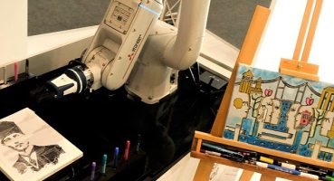 Mitsubishi Electric'in kolaboratif robotu Melfa Assista, Cumhuriyetimizin 100. yılını çizdiği resimlerle kutladı